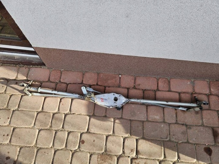 mehanizam brisača prozori stakla przedniej bez silniczka E Opel Astra K 39034606