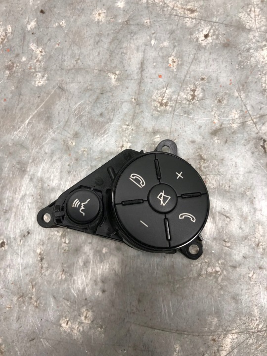 Schalter MULTIFUNKCJA des Lenkrads rechts MERCEDES 204 A2048210051
