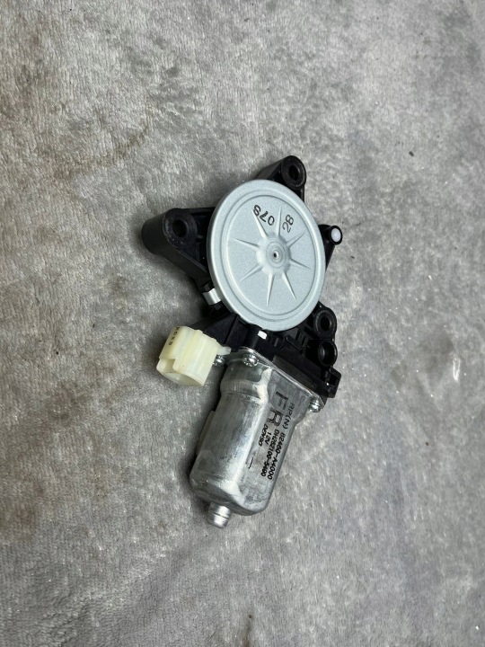 mini motor of the window right front KIA CARENS IV 2013- 82460A4000 !J