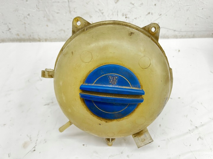 Behälter des Gasses CHLODNICZEGO VW TRANSPORTER T5 7H0121407B