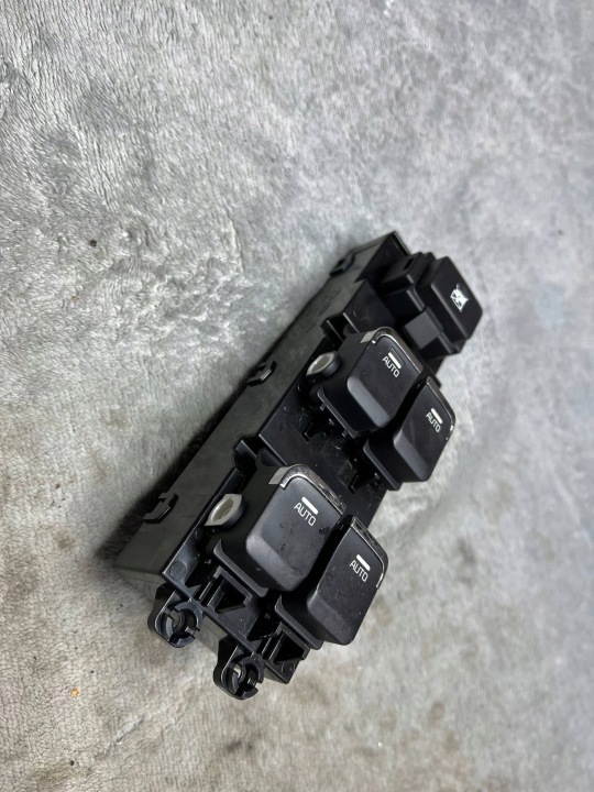 PANEL dveře ovladac oken levý KIA Ceed II 12-17 93570-a2200 !J