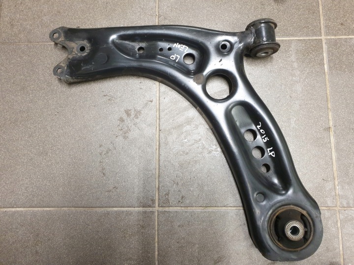 rameno přední levý VW SEAT AUDI 2013- 5Q0407151M