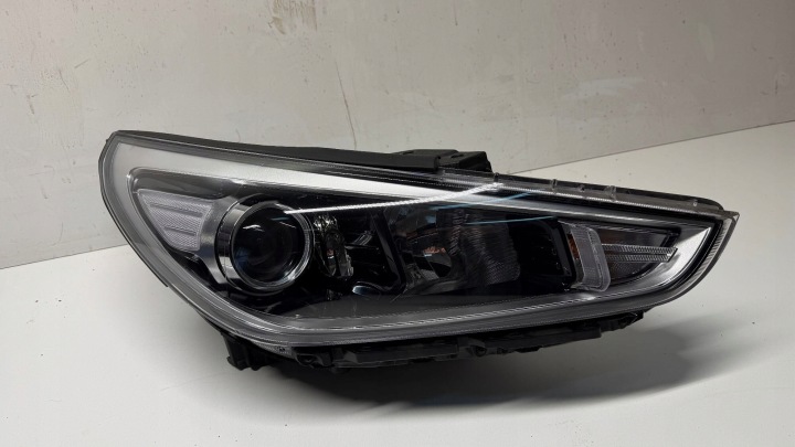 HYUNDAI I30 III Feux phare Droit Droite Avant Avant DOSWIETLANIE 17-21
