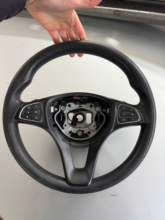 volan MULTIFUNKCJA MERCEDES CLA 117 s mjenjačem original