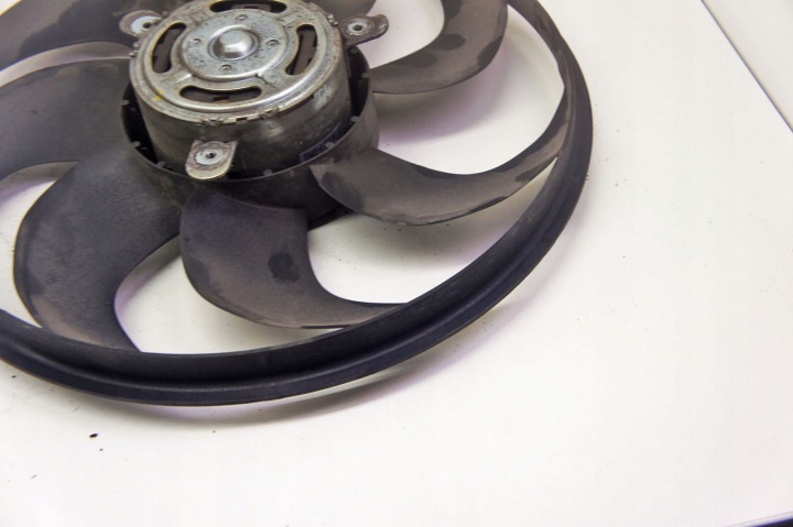 OY110 Ford Mondeo mk5 2.0d Fan Motor Fan 8