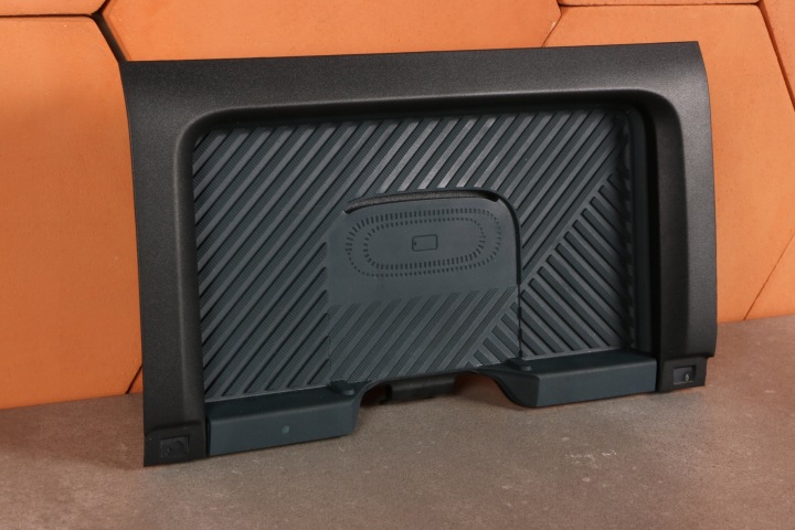 BMW G60 G61 G70 iX I20 X1 U11 X2 U10 LADOWARKA INDUKCYJNA TELEFONU 5A85F48