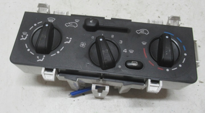 CITROEN C3 PLURIEL 1.4 BENZ. 08R PANEL air conditioning devices F664477S