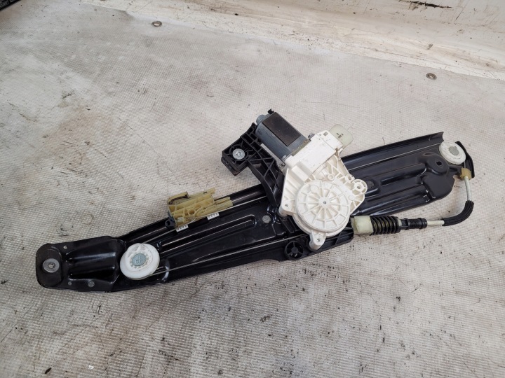 Mécanisme essuie glaces Droite Arrière OE 7182122 BMW F11 11r. UK