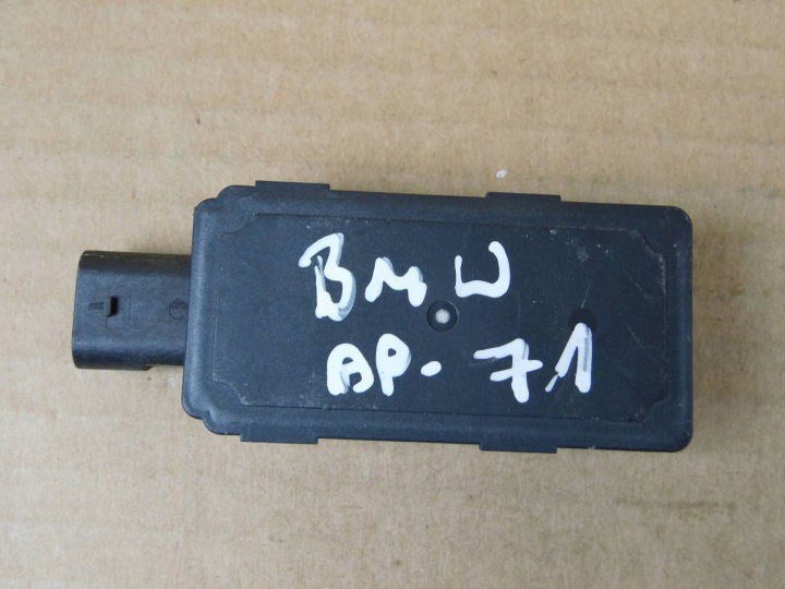 BMW X5 G05 Amplificateur antenne de la radio odbiornik 5B4E029