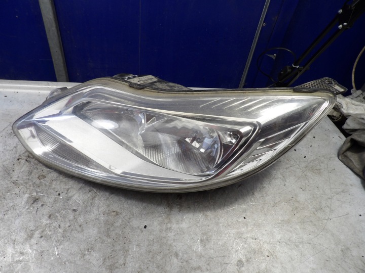 Ford Focus MK3 kombi Licht vorne links BM51-13W030-AH