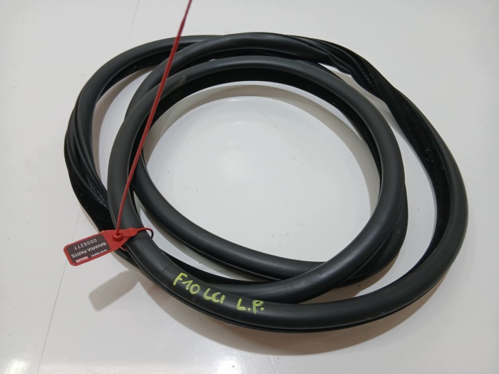 joint portière gauche avant BMW F10 F11 OE pneus ZAMSZ (0006277)