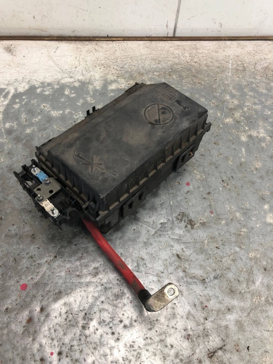 Szkerény biztosítékszekrény OPEL ASTRA J 13318781