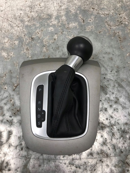 AUDI Q3 8U Guêtre Levier de vitesse AUTOMAT STRONIC 8U1713139F