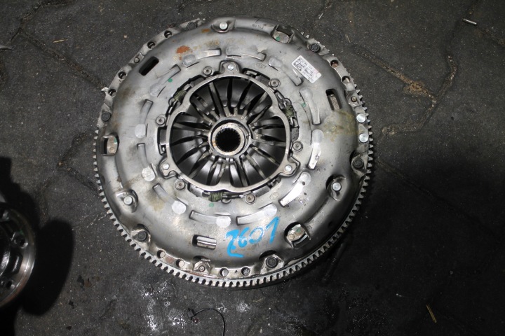 2601. Volant d’inertie occasion VW 04L141015M