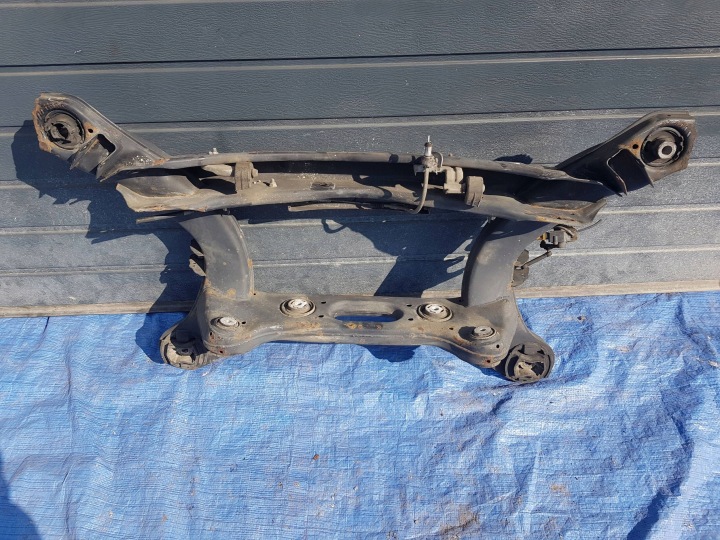 Essieu avant berceau Arrière MERCEDES W207 C207 Renfort pare choc Essieu Pont essieu