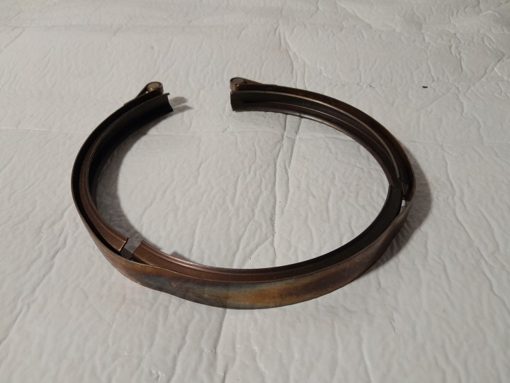 AUDI A4 B9 OPASKA OBEJMA turbo 8W0253725A