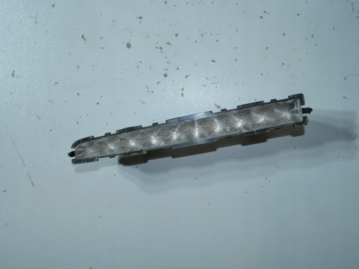 TRZECIE Leuchte STOP VW T5 7E1945097