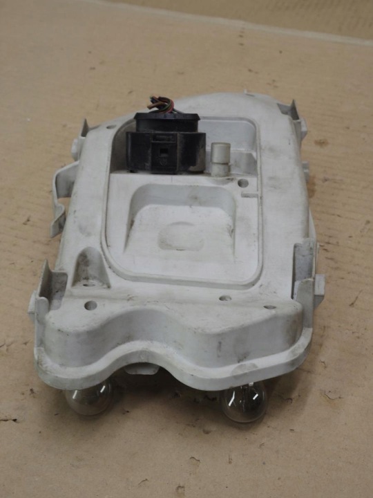 Inserção do suporte da tomada de luz da válvula à direita Audi A6 C6 sedan 436262R 10
