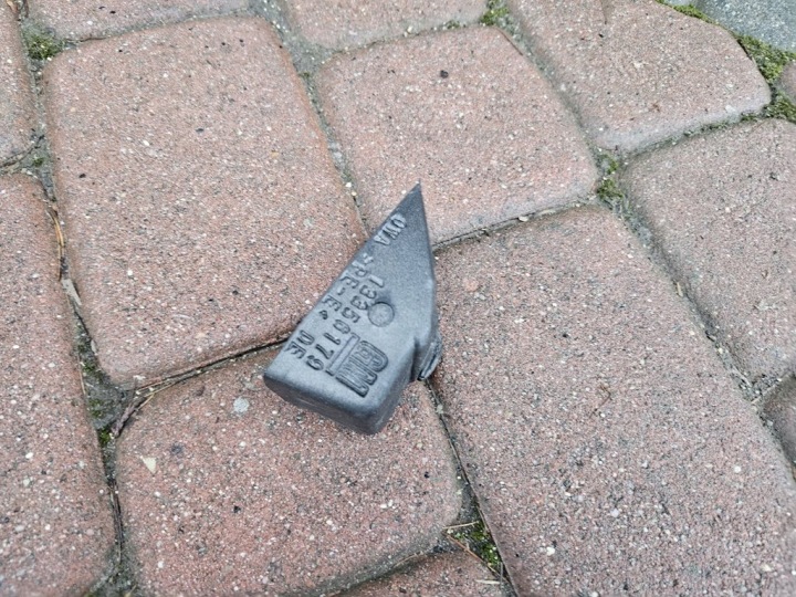 Absorber wyciszenie blatníka komory MOTORA gabka Opel ADAM 13356179
