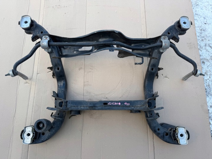 AUDI Q5 80A zadní naprava nápravnice záď výztuha zavěšení 80A505235S