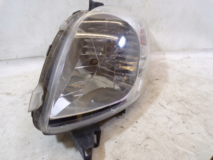 light front front left TOYOTA YARIS 2 II (K1) (2) before lift