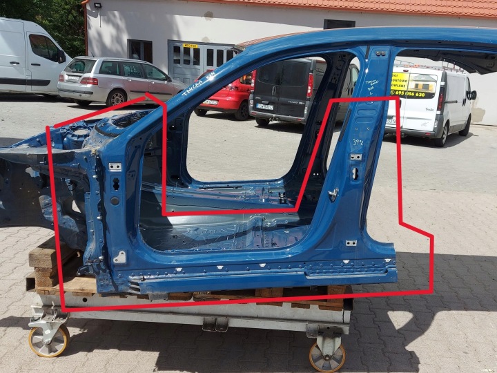 Porsche Taycan Cross Turismo práh sloupek a b střední oryg