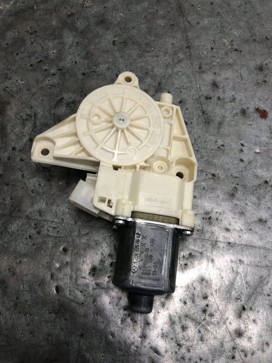 mini motor windows right rear part MERCEDES W212 KOMBI A2048200642