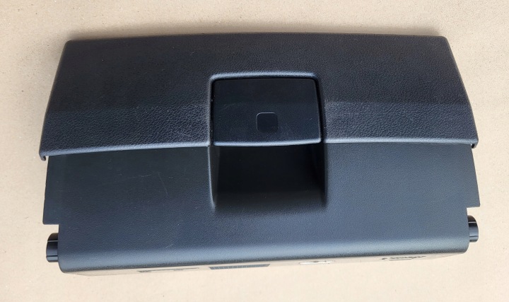 skrinka spolujazdca plato kufra na APTECZKE AUDI A3 8P OE EU 8314990