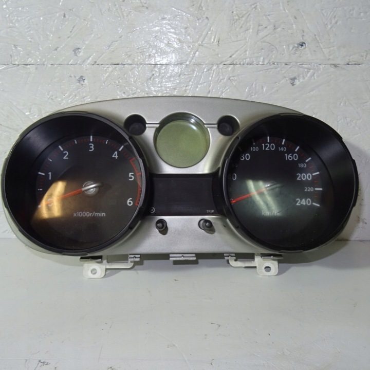 NISSAN QASHQAI and 1.5DCI dials