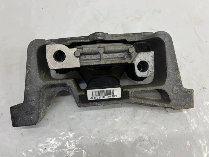 szilentblokk bal MERCEDES W246 A2462401717 1.6 CGI