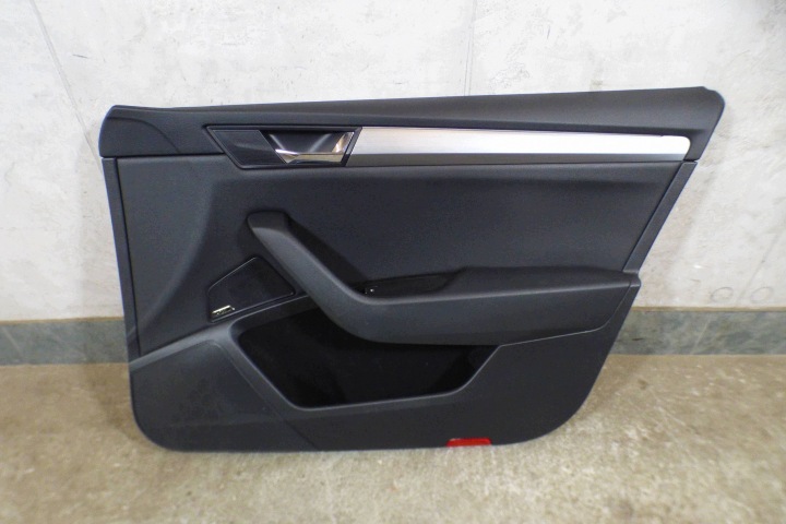 Skoda Superb III 3V 3V0 tapacír Bok dvere pravá predok 3V1867014AH sBDB