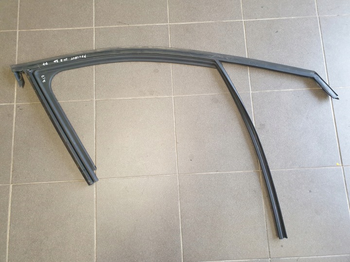 Joint Portière Droit Avant 5D PEUGEOT 208 2014- 9810970680
