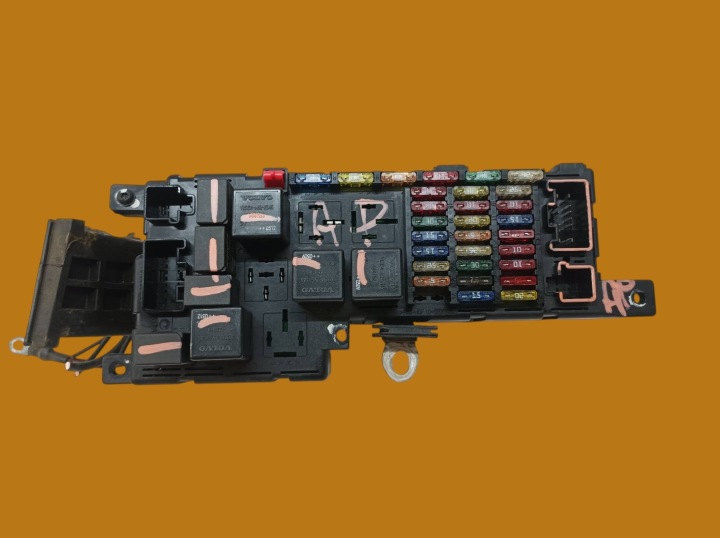 Skrinka poistiek 8678449 518829007 2.5 D Volvo S60 a (2000-2009)