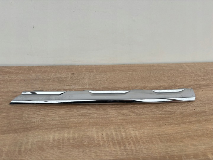 VW TIGUAN 5N 15-20 ROK GAUCHE LISTEWKA GRILLE/MASQUE CHROM CHROMIK K57/LU301