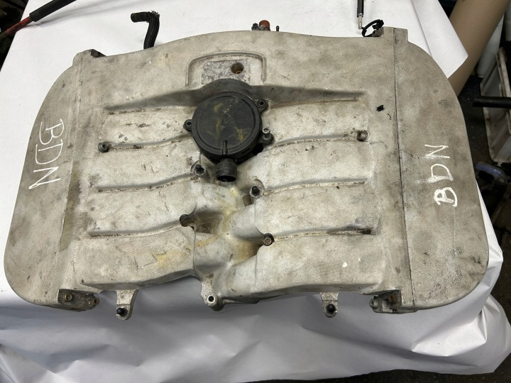 VW PASSAT B5 4,0 W8 intake manifold 07D133185M