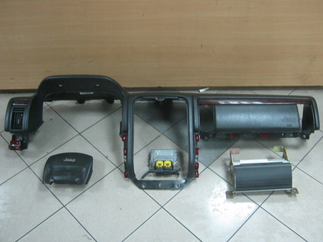 ARMATURA ZRAČNI JASTUK AIRBAG AIR BAG JEEP GRAND CHEROKEE 98-05 R.