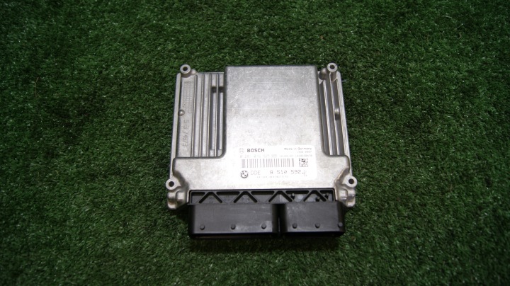computer of the engine control unit BMW E88 0281016925 8510592-01