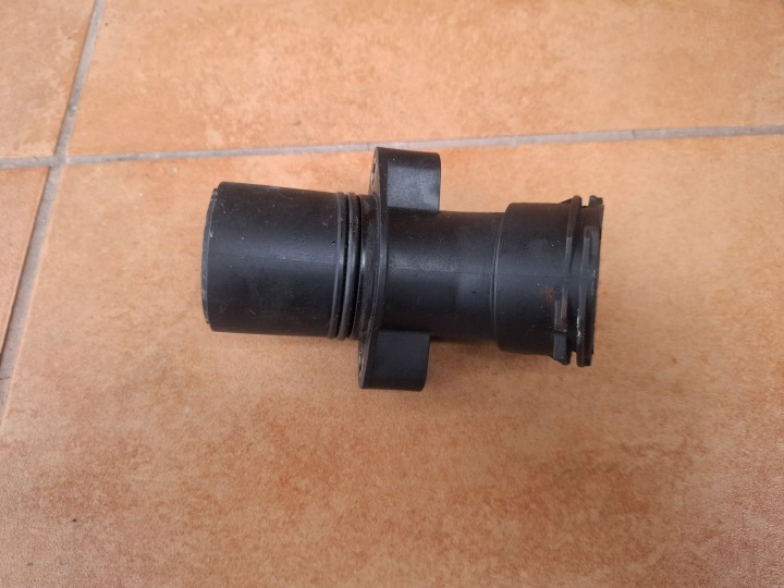of the hose clutch of water MERCEDES 1,8 compressor; A2712001256