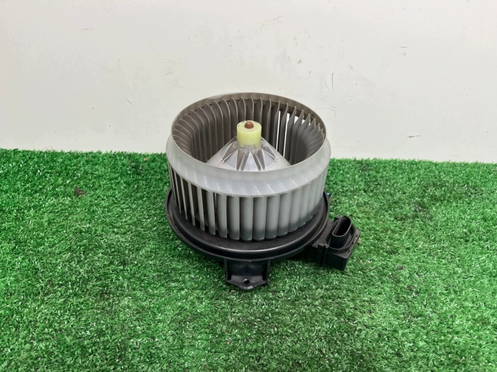 Ventilateur Bouches buses TOYOTA YARIS 2 AV272700-0311