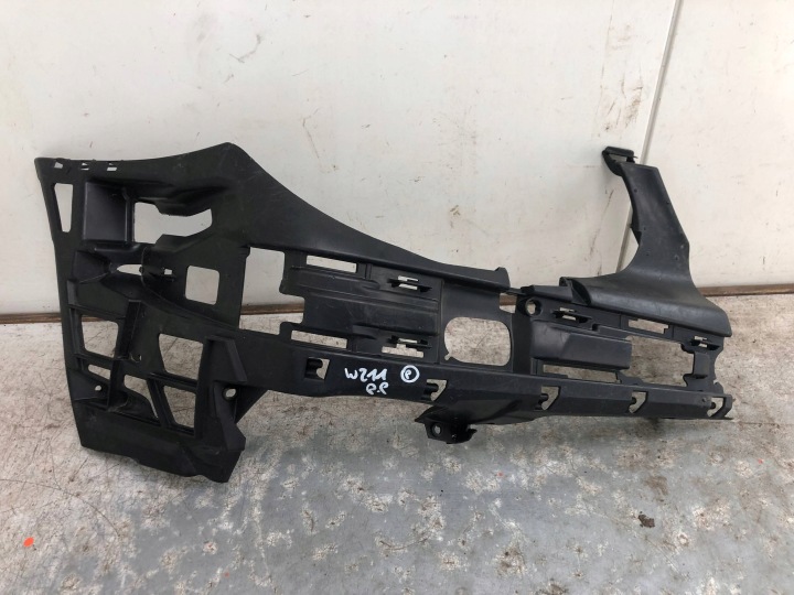 Support montage pare-chocs Droite Avant MERCEDES W211 A2118800652