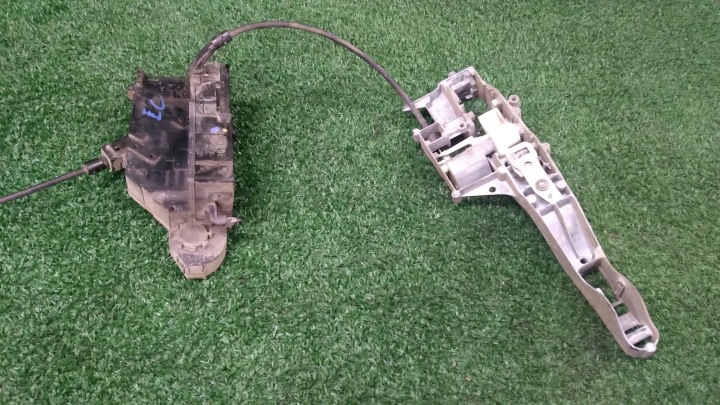 de la Serrure Portière Droite Avant PEUGEOT 207