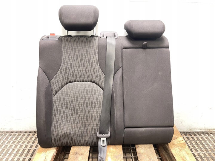 Seat Leon III 5F kombi opěradlo zadního sedadla pravý záď