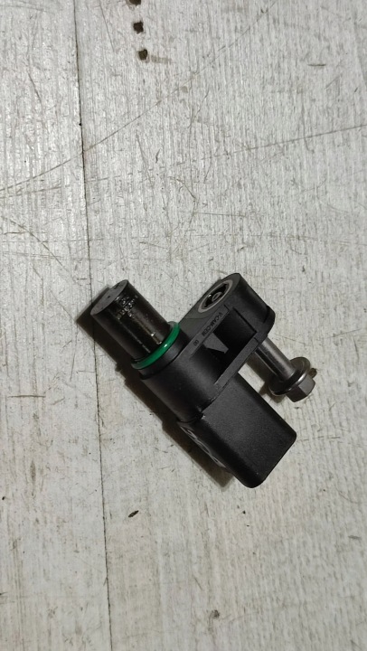 Peugeot 208 II 23r 1.2 camshaft position sensor of the gear