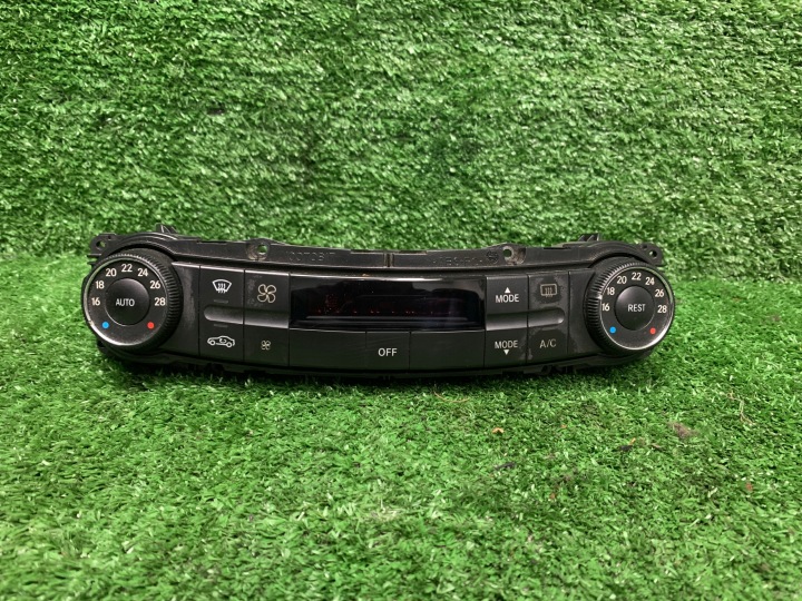 Panel of the air conditioning Mercedes-Benz E W211 2118302090