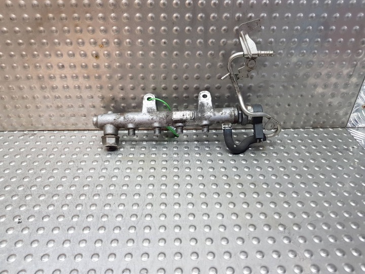 Rampe injection Capteurs 04B130093 VW POLO V 6R IBIZA IV 1.4 TDI CUS CUT