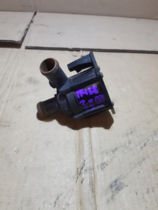 AUDI A4 B8 dodatková pumpa pumpa vody 06H121601J