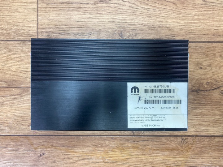 zesilovač audio Dodge Challenger Charger 2015+ USA