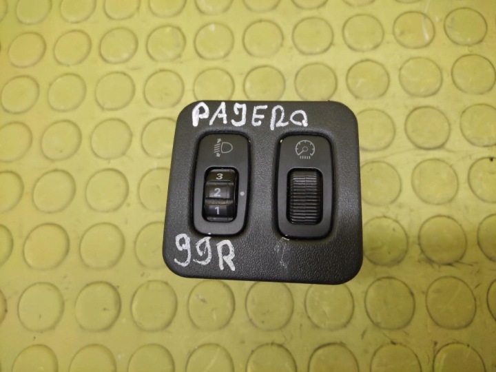 MITSUBISHI PAJERO 3 Pulsante Altezza luci