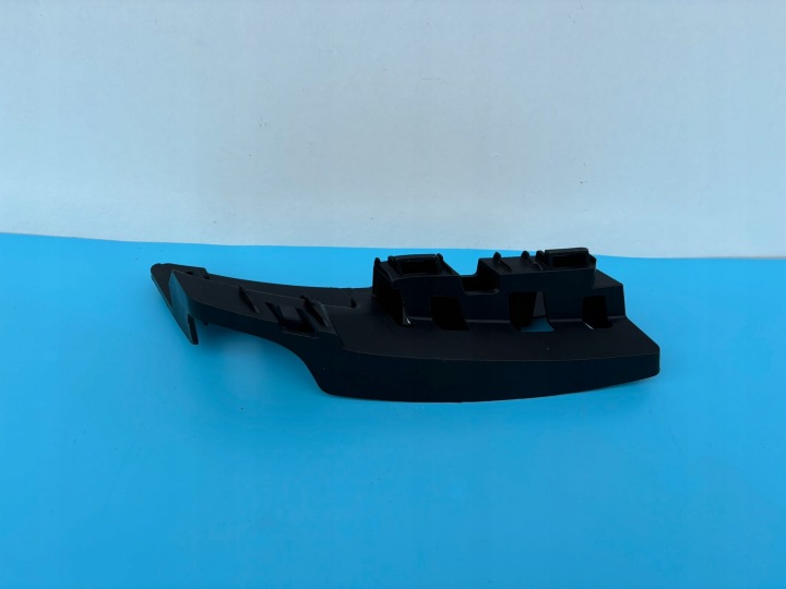 OPEL MOKKA drzák pod světlo pravý předek úchyt 95127320 K115/570