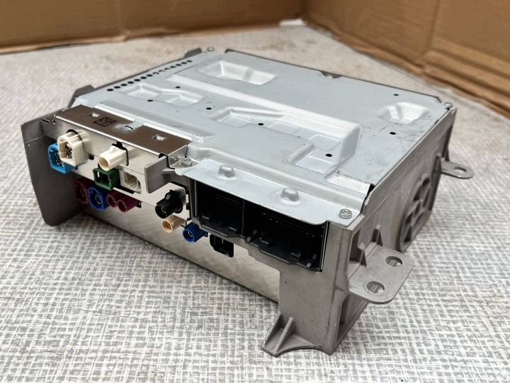 MERCEDES HEADUNIT RADIO NAVI + KOD 1779003719 A1779003719 @M